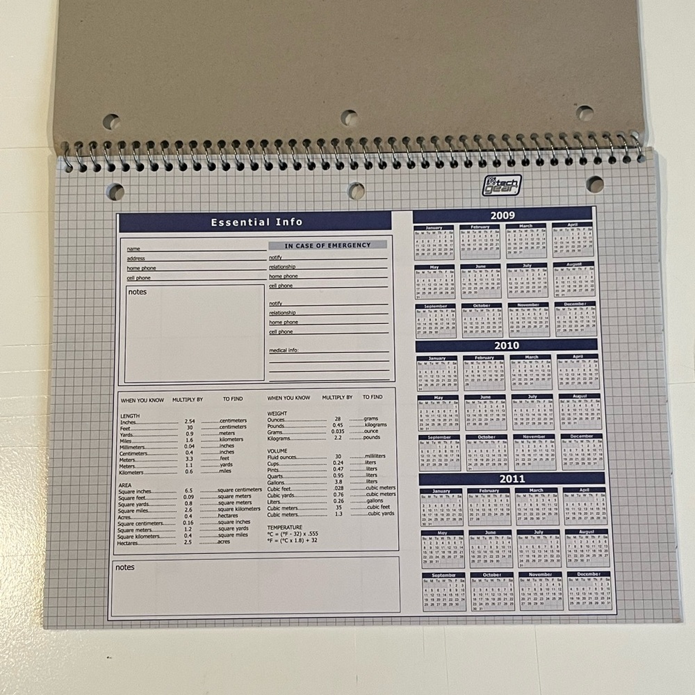 Tech gear academic calendar with additional pages - Picture 3 of 5